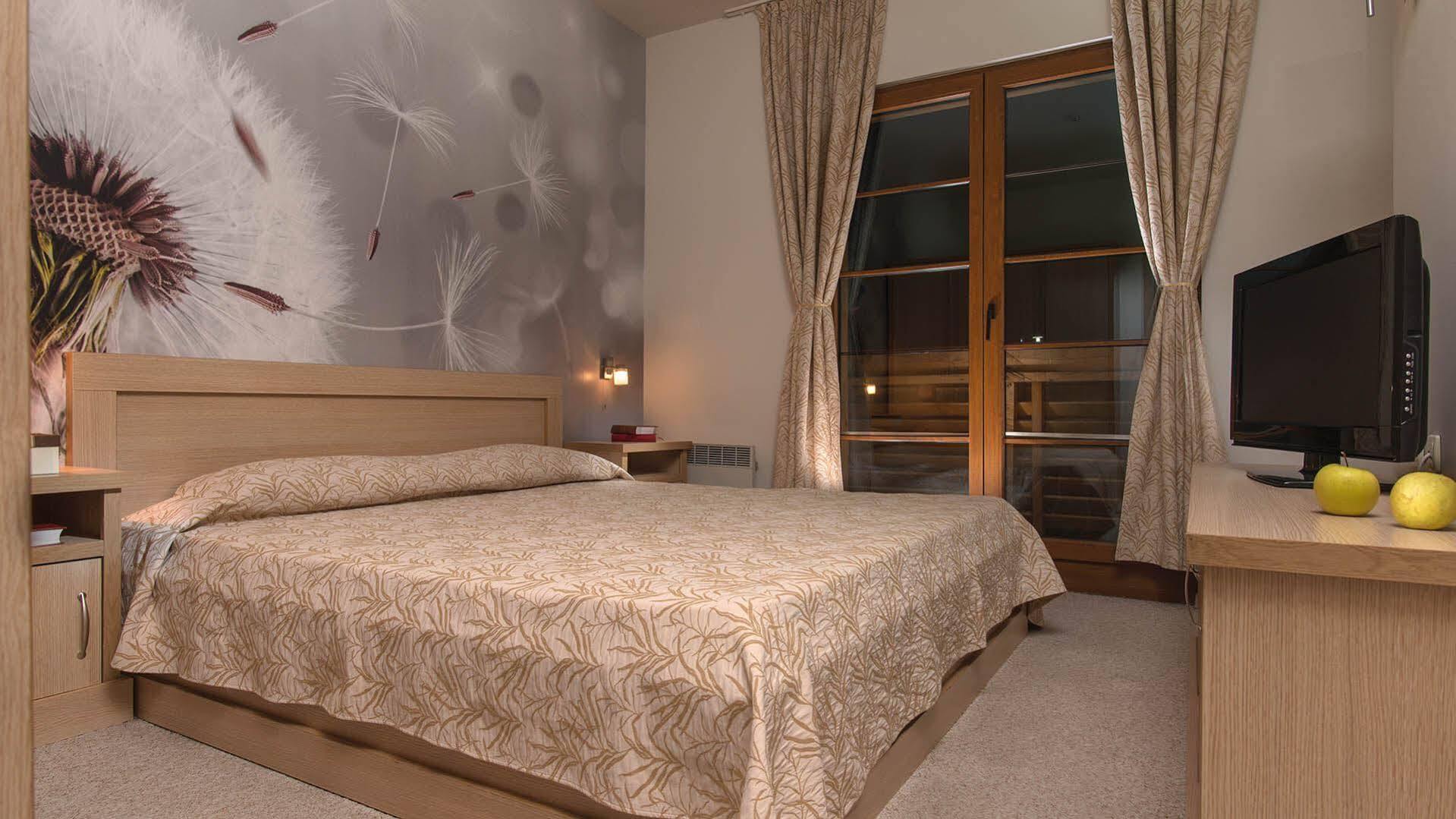 Effect Malina Residence Hotel ปอมโปโรโว ภายนอก รูปภาพ